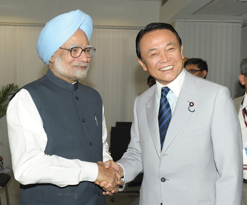 Thủ tướng Singh (trái) và Phó thủ tướng Aso 