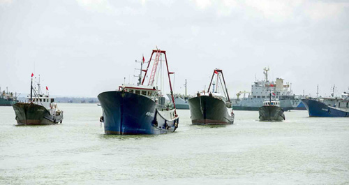 Đội tàu cá Trung Quốc kéo xuống đánh bắt trái phép ở Trường Sa