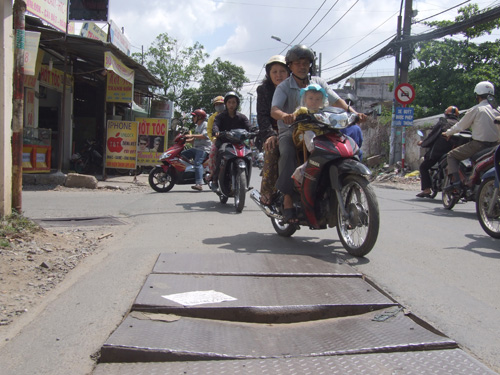 Hai hố ga nguy hiểm 1