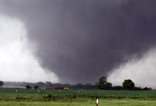 Hình ảnh cơn lốc xoáy tấn công Oklahoma