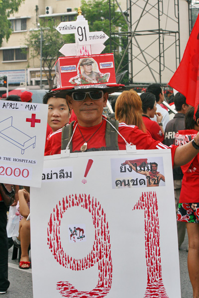 Hằng năm những người Áo đỏ xuống đường biểu tình đòi công bằng cho 91 nạn nhân trong cuộc bạo động 2010