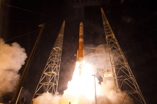 Tên lửa Delta 4 đưa vệ tinh WGS 5 rời bệ phóng - nd