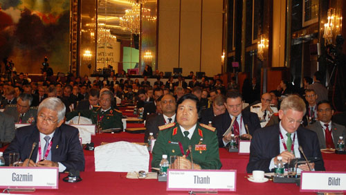 Đoàn Việt Nam do Bộ trưởng Quốc phòng, đại tướng Phùng Quang Thanh dẫn đầu tại SLD 2011 