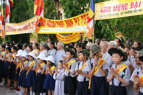 Hàng ngàn người chen chân dự đại lễ Phật đản 3