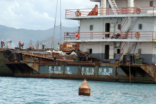 Kiểm tra các phương tiện thi công của nhà thầu Trung Quốc tại cảng Vĩnh Tân 1