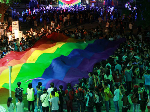 Hàng ngàn người ký tên, nhảy flashmob ủng hộ hôn nhân đồng giới