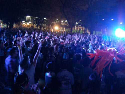 Hàng ngàn người ký tên, nhảy flashmob ủng hộ hôn nhân đồng giới