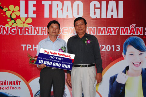 BIDV trao 1,2 tỷ đồng cho khách hàng may mắn trúng giải đặc biệt chương trình “Tiết kiệm dự thưởng Lộc xuân may mắn 2013” 1