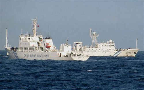 Tàu chiến Trung Quốc rình rập ở Trường Sa