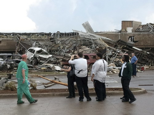 Bão lốc kinh hoàng ở Oklahoma, ít nhất 37 người chết