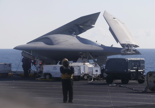 UAV Mỹ lần đầu tiên cất cánh từ tàu sân bay