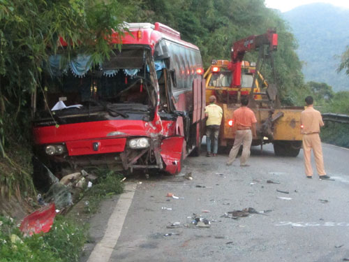 Tai nạn giao thông trên đèo Bảo Lộc, 60 người thoát chết