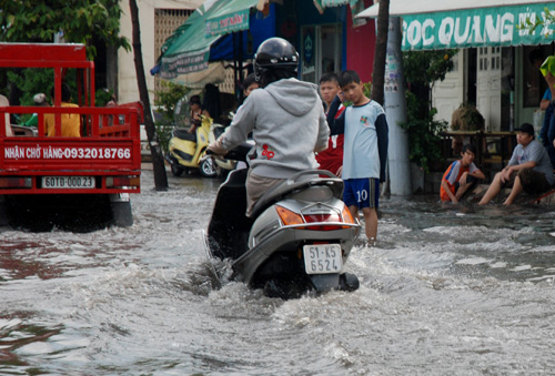 Mưa lớn 4