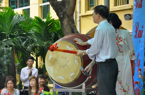 Ngày chia tay nghẹn ngào của học trò 22