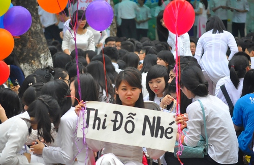 Ngày chia tay nghẹn ngào của học trò 17