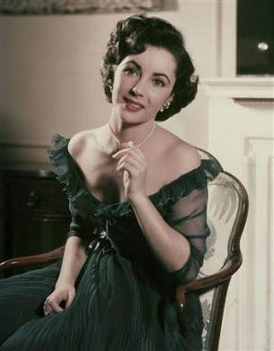 Đấu giá váy cưới đầu tiên của Elizabeth Taylor