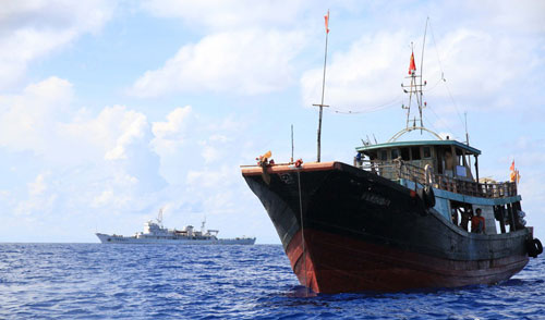 Trung Quốc đưa tàu ngư chính lớn xuống Trường Sa