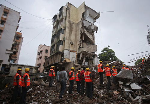 Hiện trường vụ sập nhà tại Mumbai 