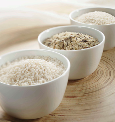 Lớp cám gạo bao ngoài hạt gạo là nguyên liệu chính sản xuất ra dầu gạo