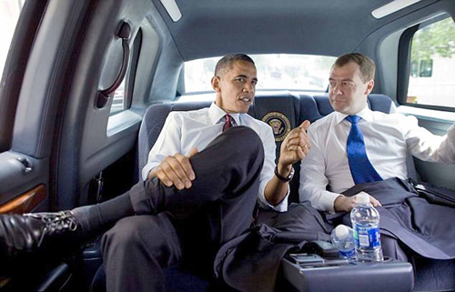 Tổng thống Barack Obama (trái) và ông Dmitry Medvedev, khi đó còn là Tổng thống Nga - d