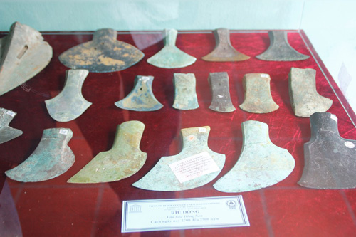 Rìu bằng đồng thuộc văn hóa Đông Sơn, cách đây khoảng 2.700 – 2.500 năm