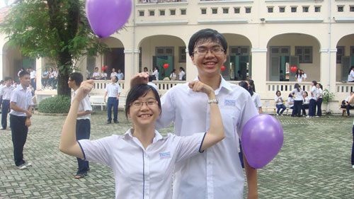 Bùi Quang Minh (học sinh chuyên Lý, THPT Lê Hồng Phong TP.HCM) 