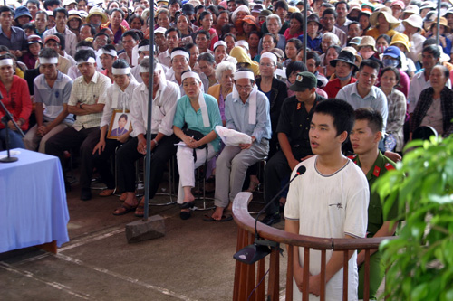 Hung thủ giết người Phạm Văn Lý trong phiên tòa 