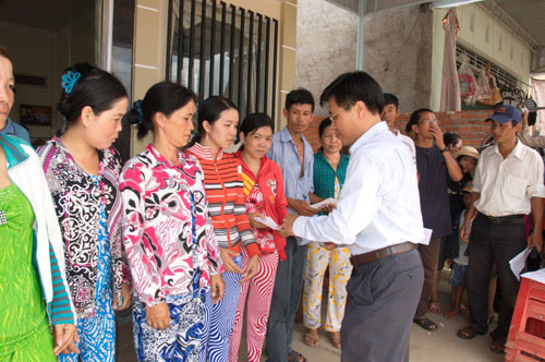 PVCFC hỗ trợ người dân bị hỏa hoạn tại An Giang