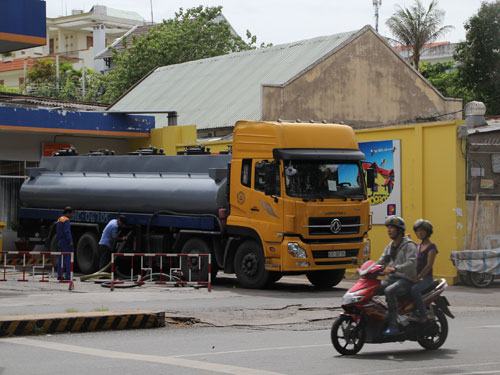 Cửa hàng xăng dầu ‘sống’ trong thấp thỏm, lo âu