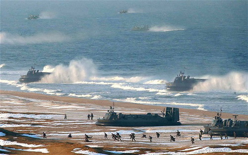 Triều Tiên điều tàu chiến tấn công đến gần Hàn Quốc