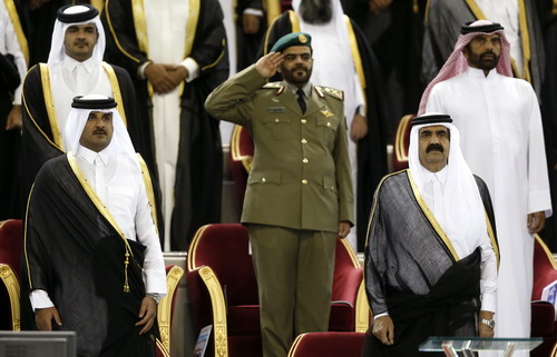 Tiểu vương Qatar thoái vị, nhường ngôi cho con trai