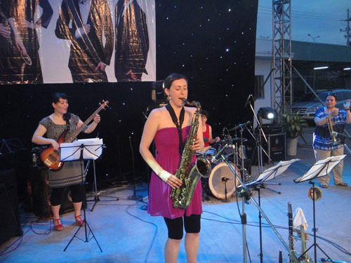 Hàng ngàn công nhân thưởng thức nhạc Jazz của Five Play