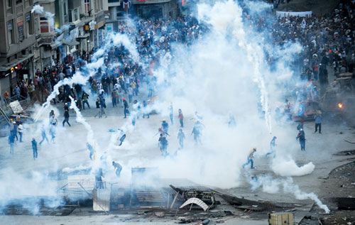 Thổ Nhĩ Kỳ mạnh tay giải tán biểu tình