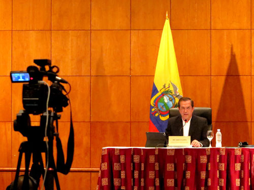 Ngoại trưởng Ecuador bất ngờ công bố thư xin tỵ nạn của Edward Snowden