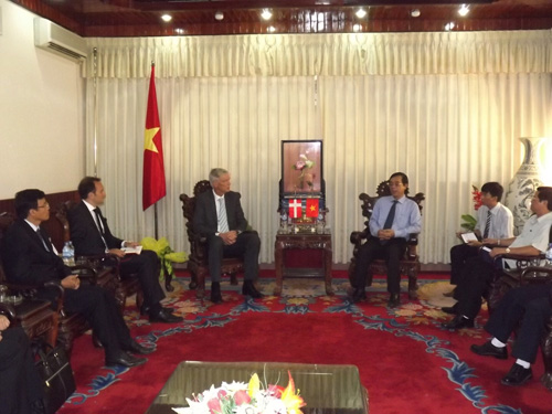 Phó chủ tịch thường trực UBND tỉnh Quảng Trị Nguyễn Đức Chính tiếp ngài Đại sứ Đan Mạch - d