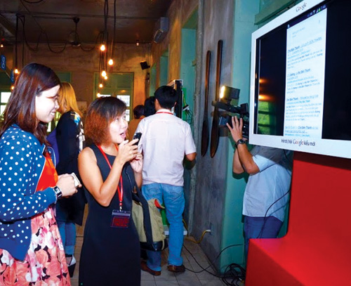 Người dùng tại Việt Nam thử tính năng Google Voice Search - d