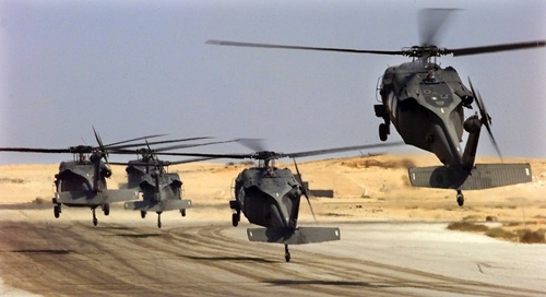 Máy bay trực thăng của quân đội Mỹ trong một cuộc tập trận tại Ai Cập - d