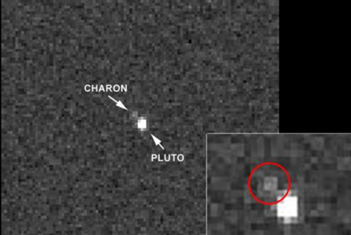 Hình ảnh ngoạn mục chụp Charon kế bên Pluto - d