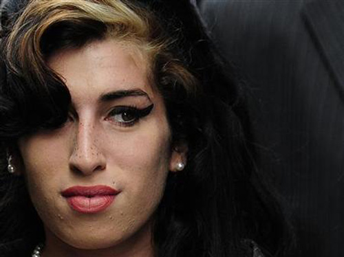 Nữ ca sĩ Anh Amy Winehouse. - d
