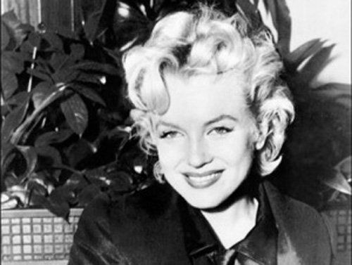 Quả bom tóc vàng” Marilyn Monroe - d