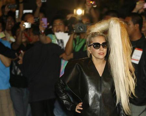 Lady Gaga tại buổi diễn ở Manila 5.2012 - d
