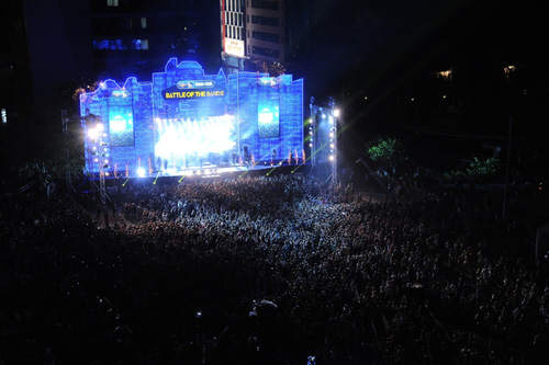 Sân khấu đêm nhạc quốc tế Tiger Translate 2013 trở thành một khán đài nhạc Rock hoành tráng 