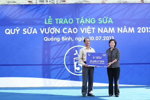 Quỹ sữa “Vươn cao Việt Nam”: tặng 26.280 ly sữa cho trẻ em nghèo Quảng Bình 1