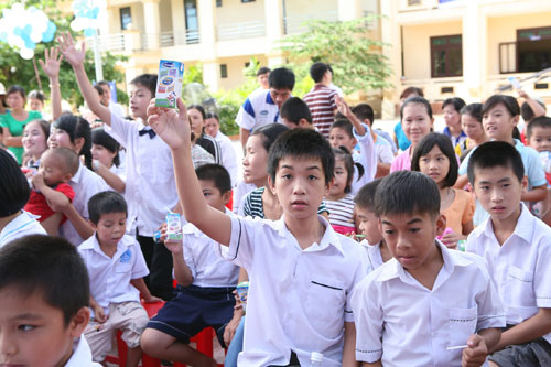 Quỹ sữa “Vươn cao Việt Nam”: tặng 26.280 ly sữa cho trẻ em nghèo Quảng Bình 4