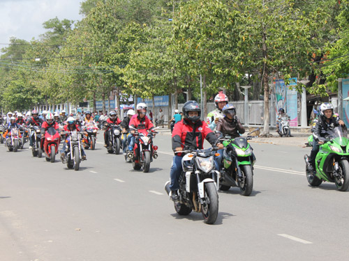 Những người mê mô tô xe phân khối lớn ở Tây Ninh