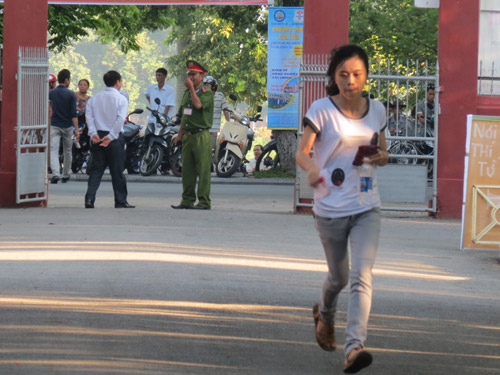 Thừa Thiên-Huế: Nhiều thí sinh đến muộn