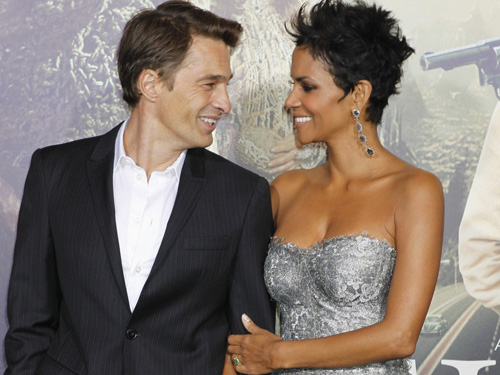 Halle Berry và Oliver Martinez 