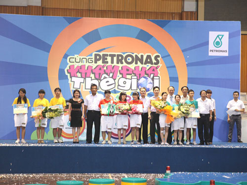 Kiến Thiết (TP.HCM) vô địch “Cùng Petronas khám phá thế giới” 2013