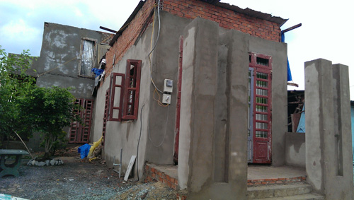 Nhà xây dựng trái phép ở huyện Bình Chánh - Ảnh: Đình Mười