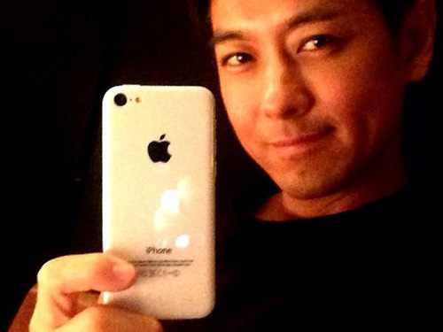 Chiếc iPhone 5C trên tay Jimmy Lin - 1